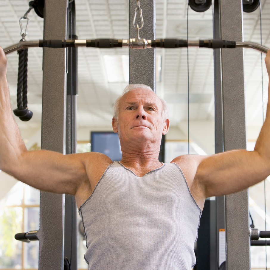 Фитнес для мужчин после 60 поможет бороться с раком