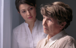 Как сохранить гармонию в доме, несмотря на болезнь Альцгеймера